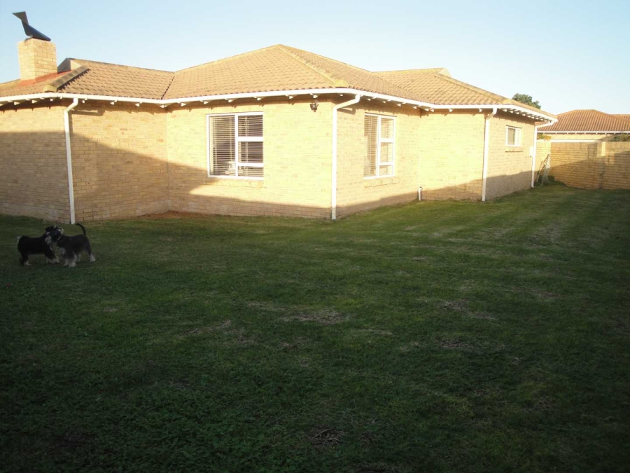 To Let 3 Bedroom Property for Rent in Summerstrand Eastern Cape